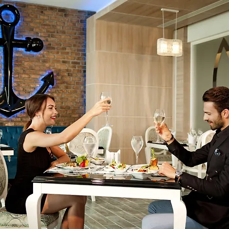 Ξενοδοχείο Luna Blanca & 5*