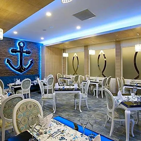 Hotel Luna Blanca & 5*